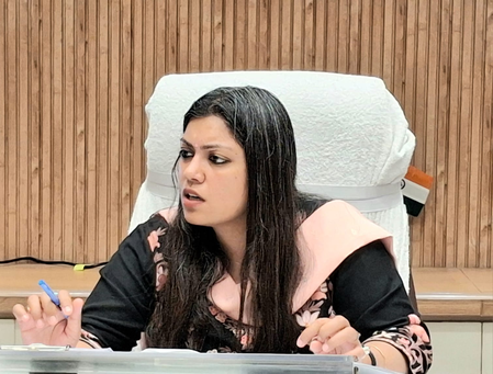 नोएडा जिला शुल्क नियामक समिति की बैठक, स्कूलों में 7.23 प्रतिशत फीस वृद्धि पर मुहर