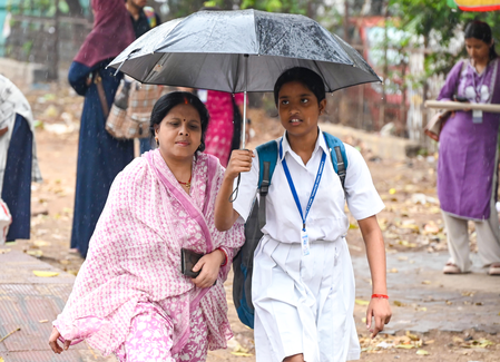 बिहार गोपालगंज में बारिश से भीषण जलभराव की स्थिति, जल निकासी व्यवस्था की खामियां उजागर