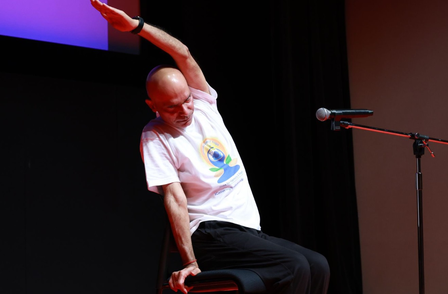 कुर्सी योग  बढ़ती उम्र में जोड़ों के दर्द और कमजोरी को दूर करने का आसान तरीका, सावधानी भी जरूरी