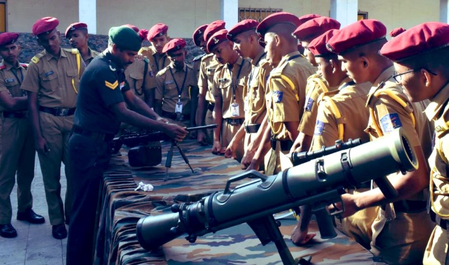 असम चुनाव मतदान से पहले सुरक्षा कड़ी, अधिकारियों ने लिया जायजा असम चुनाव मतदान से पहले सुरक्षा कड़ी, अधिकारियों ने लिया जायजा