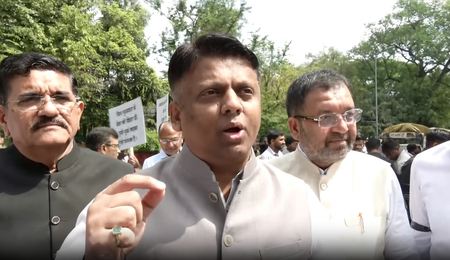 धवल पटेल का कांग्रेस पर तीखा हमला, कहा- खड़गे ने जानबूझकर किया गुजरात का अपमान धवल पटेल का कांग्रेस पर तीखा हमला, कहा- खड़गे ने जानबूझकर किया गुजरात का अपमान