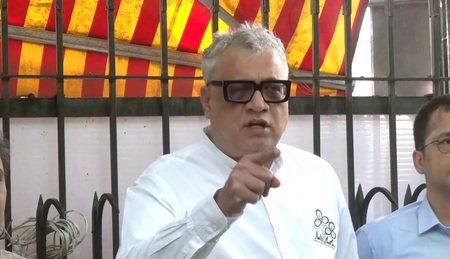 टीएमसी ने चुनाव आयोग पर आरोप, कहा- महज 7 मिनट में खत्म कर दी बैठक टीएमसी ने चुनाव आयोग पर आरोप, कहा- महज 7 मिनट में खत्म कर दी बैठक