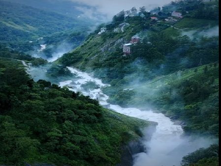 नेरियमंगलम प्रकृति की गोद में छिपा है रहस्यमयी गांव, वाटरफॉल और मसालेदार पेड़-पौधे का ले पाएंगे अनुभव