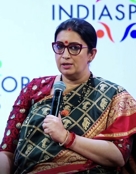 स्मृति ईरानी ने प्रवासी भारतीयों से छोटे व्यवसायों में निवेश करने की अपील की