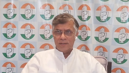 कांग्रेस नेता पवन खेड़ा ने असम सीएम पर फिर साधा निशाना, परिवार के विदेशी लिंक को लेकर उठाए सवाल