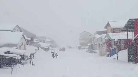 उत्तराखंड  भारी बर्फबारी के बावजूद केदारनाथ यात्रा की तैयारियां तेज गति से जारी