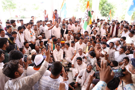 मध्य प्रदेश गेहूं खरीद में देरी के खिलाफ कांग्रेस का प्रदर्शन