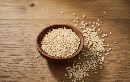 दांतों को मजबूत बनाने ही नहीं, इन 6 समस्याओं को दूर करने में भी कारगर है तिल