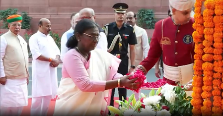 महात्मा फुले की 200वीं जयंती पर संसद भवन में राष्ट्रपति और पीएम मोदी समेत शीर्ष नेताओं ने दी श्रद्धांजलि महात्मा फुले की 200वीं जयंती पर संसद भवन में राष्ट्रपति और पीएम मोदी समेत शीर्ष नेताओं ने दी श्रद्धांजलि