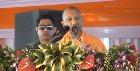 आत्मसम्मान और आत्मनिर्भरता की नई शुरुआत, सीएम योगी से मिला थारू परिवारों को मिला जमीन का मालिकाना हक