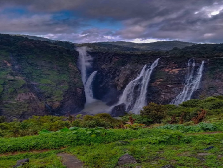 जोग फॉल्स गर्मियों में एडवेंचर के शौकीनों के लिए खास जगह,1400 सीढ़ियां उतरकर मिलता है रोमांचक अनुभव