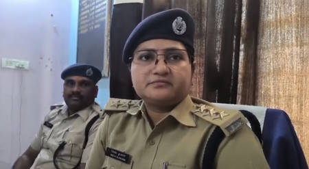 ट्रेन में चाकू मारकर यात्री को घायल करने वाले आरोपी गिरफ्तार, न्यायिक हिरासत में भेजे गए ट्रेन में चाकू मारकर यात्री को घायल करने वाले आरोपी गिरफ्तार, न्यायिक हिरासत में भेजे गए