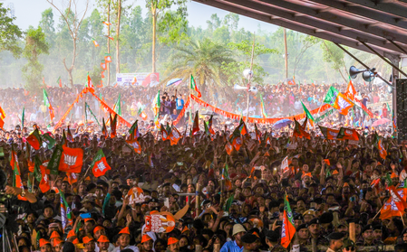 Dakshin Dinajpur: PM Modi attends rally for WB polls