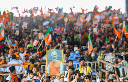 Dakshin Dinajpur: PM Modi attends rally for WB polls