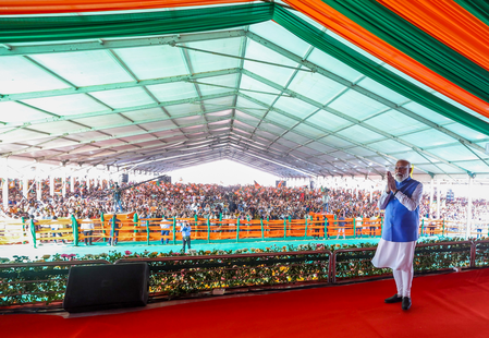 Dakshin Dinajpur: PM Modi attends rally for WB polls