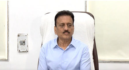 कुछ लोग देश-धर्म छोड़कर कुर्सी संभालने में लगे हैं गिरीश महाजन कुछ लोग देश-धर्म छोड़कर कुर्सी संभालने में लगे हैं गिरीश महाजन