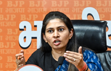 रक्षा खडसे ने सैतुअल और कोलासिब में जिला समीक्षा बैठक की, खेल और युवा सहभागिता पर जोर रक्षा खडसे ने सैतुअल और कोलासिब में जिला समीक्षा बैठक की, खेल और युवा सहभागिता पर जोर