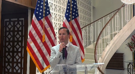 दिल्ली की सड़कों पर फ्रीडम 250 ऑटो, अमेरिकी राजदूत गोर ने बताया क्यों हैं खास दिल्ली की सड़कों पर फ्रीडम 250 ऑटो, अमेरिकी राजदूत गोर ने बताया क्यों हैं खास