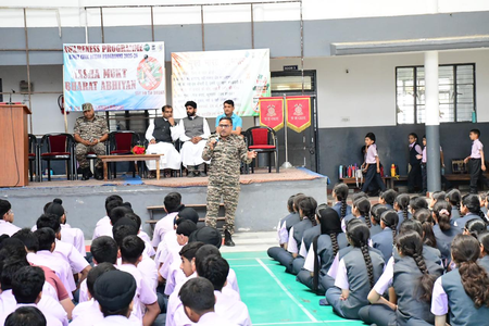 सीआरपीएफ की 72वीं बटालियन ने किया नशा मुक्ति अभियान का आयोजन, युवाओं को जागरूक करने पर जोर सीआरपीएफ की 72वीं बटालियन ने किया नशा मुक्ति अभियान का आयोजन, युवाओं को जागरूक करने पर जोर