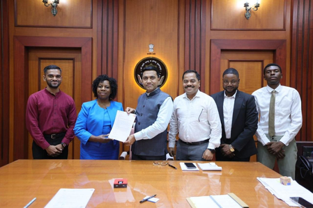 गोवा के मुख्यमंत्री डॉ. प्रमोद सावंत ने जिम्बाब्वे प्रतिनिधिमंडल से की मुलाकात, एसटीईएम शिक्षा में सहयोग पर चर्चा गोवा के मुख्यमंत्री डॉ. प्रमोद सावंत ने जिम्बाब्वे प्रतिनिधिमंडल से की मुलाकात, एसटीईएम शिक्षा में सहयोग पर चर्चा