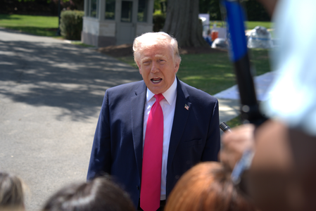 होर्मुज स्ट्रेट खुला, ईरान पर अमेरिकी नाकेबंदी जारी डोनाल्ड ट्रंप