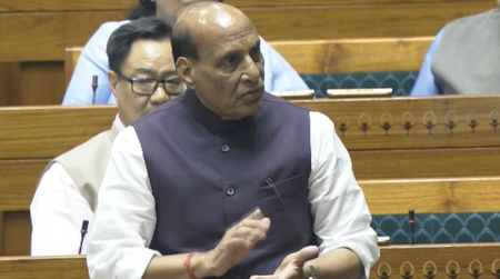 लोकसभा में नेता प्रतिपक्ष राहुल गांधी को माफी मांगनी चाहिए  रक्षा मंत्री राजनाथ सिंह