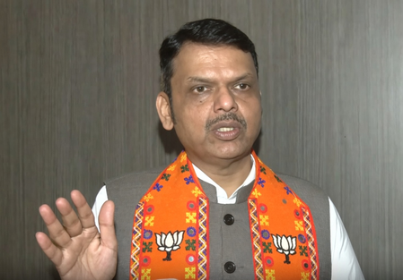 पश्चिम बंगाल में डेमोग्राफिक बदलाव गंभीर मुद्दा, ममता बनर्जी दे रहीं बढ़ावा  सीएम देवेंद्र फडणवीस