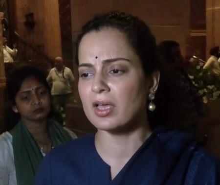 भाजपा महिला सांसदों ने विपक्ष के खिलाफ किया प्रदर्शन, विश्वासघात का लगाया आरोप