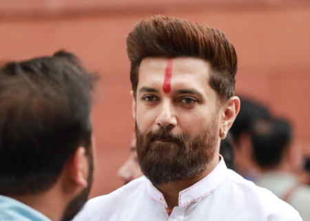 बिहार लोजपा (रामविलास) के तीन विधायक आरोपों के घेरे में, बढ़ी पार्टी की मुश्किलें बिहार लोजपा (रामविलास) के तीन विधायक आरोपों के घेरे में, बढ़ी पार्टी की मुश्किलें