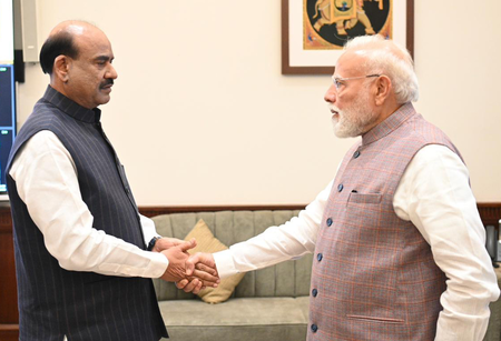 4,399 दिनों का रिकॉर्ड पीएम मोदी ने रचा इतिहास, ओम बिरला और अमित शाह ने दी बधाई 4,399 दिनों का रिकॉर्ड पीएम मोदी ने रचा इतिहास, ओम बिरला और अमित शाह ने दी बधाई