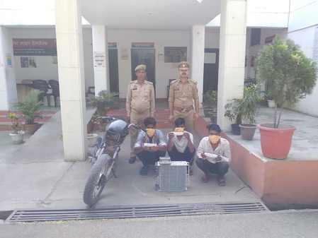 ग्रेटर नोएडा मोबाइल टावर से उपकरण चोरी करने वाले गिरोह का भंडाफोड़, तीन आरोपी गिरफ्तार