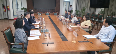 वित्त मंत्री निर्मला सीतारमण ने द. कोरिया के एफएससी के चेयरमैन ली इओग-वेओन से की मुलाकात, वित्तीय क्षेत्र में सहयोग को और मजबूत करने पर हुई चर्चा