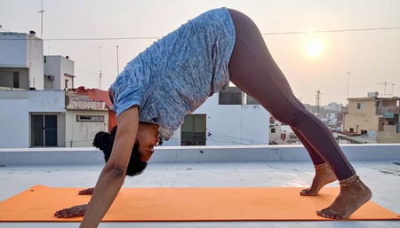 हड्डियों की मजबूती से मानसिक शांति तक, एक आसन में छिपा है सेहत का राज