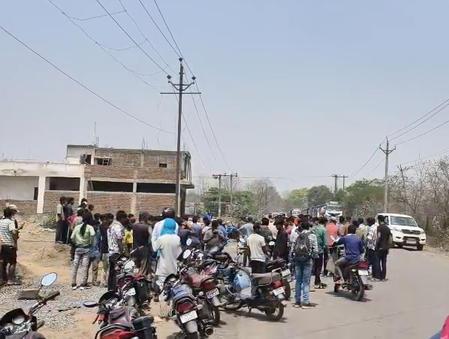 कोरबा में ट्रेलर से टक्कर में स्कूटी सवार की मौत, महिला घायल