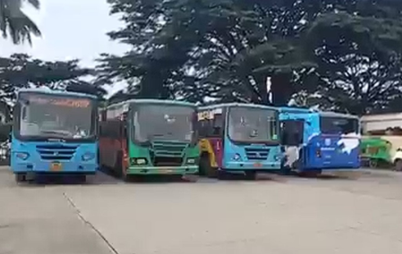 कर्नाटक के परिवहन कर्मचारियों की अनिश्चितकालीन हड़ताल शुरू, सेवाओं पर पड़ेगा असर