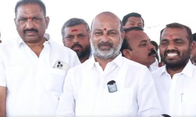 रेवंत रेड्डी केसीआर परिवार के भ्रष्टाचार पर पर्दा डाल रहे हैं बंदी संजय कुमार