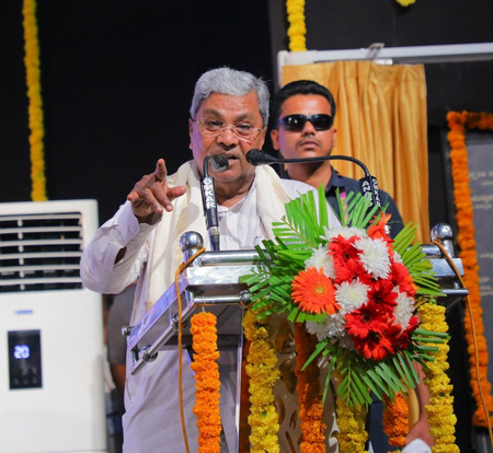 कर्नाटक ईडी की छापेमारी को लेकर सीएम सिद्दारमैया ने केंद्र का किया घेराव