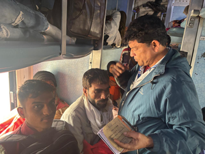 बरहरवा स्टेशन पर सख्त टिकट चेकिंग अभियान, 102 मामले पकड़े गए