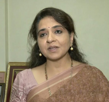 शाइना एनसी ने खड़गे, ममता और स्टालिन पर साधा निशाना, बोलीं- जनता उन्हें जवाब देगी