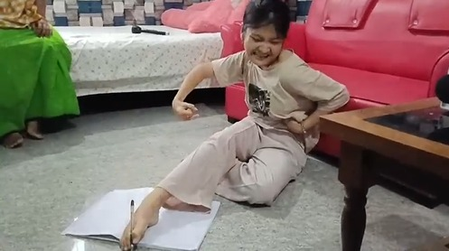 मणिपुर  शारीरिक चुनौतियों के बावजूद शानदार प्रदर्शन, छात्रा ने 12वीं में हासिल किए 67.4 प्रतिशत अंक