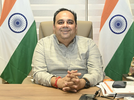 शाहदरा अवैध दवा बिक्री पर बड़ी कार्रवाई, सैकड़ों दवाइयां जांच के लिए जब्त, 23 एक्सपायर्ड मिलीं