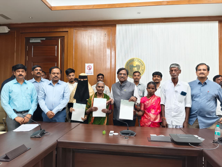 तेलंगाना मंत्री वेंकटस्वामी ने दिवंगत गिग वर्करों के परिवारों को सौंपे पांच-पांच लाख रुपए के चेक