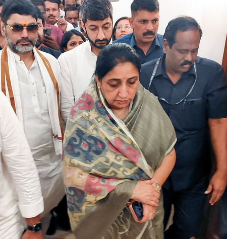 बारामती सीट पर उपचुनाव के मतदान में नहीं शामिल हो पाएंगे शरद पवार सुनेत्रा पवार