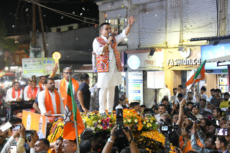 गुजरात में अपराधियों की अवैध संपत्तियों पर चल रहा सीएम का बुलडोजर डिप्टी सीएम