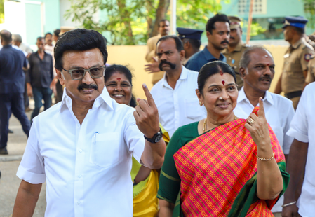 तमिलनाडु एग्जिट पोल  डीएमके की वापसी के संकेत, एआईडीएमके को झटका, विजय को क्या मिला?