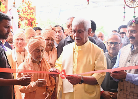 जम्मू-कश्मीर उपराज्यपाल मनोज सिन्हा ने स्वामी प्रणवानंद विद्यामंदिर की नवनिर्मित इमारत का किया उद्घाटन