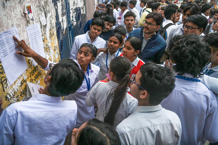 यूपी बोर्ड हाईस्कूल परिणाम जारी, देवेश कुमार ने किया जिला टॉप