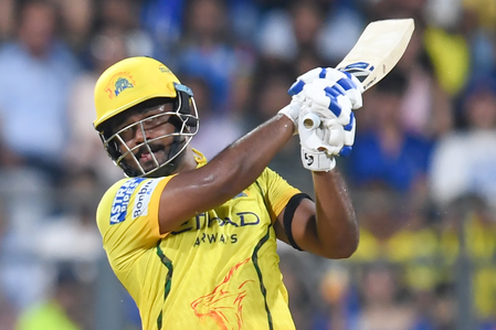 आईपीएल 2026 सैमसन का दमदार शतक, एमआई के खिलाफ सीएसके ने 6 विकेट खोकर बनाए 207 रन