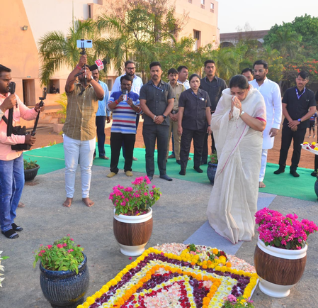 बारामती उपचुनाव  मतदान संपन्न होने पर सुनेत्रा पवार ने मतदाताओं का जताया आभार