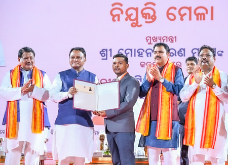 ओडिशा सीएम ने सरकारी कर्मचारियों को बताया सरकार का चेहरा बताया, 4623 को दिया नियुक्ति पत्र